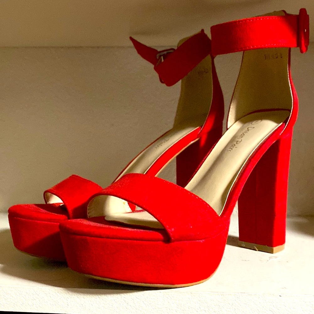 Dream Paris red heels 👠 size 8 for women good condition